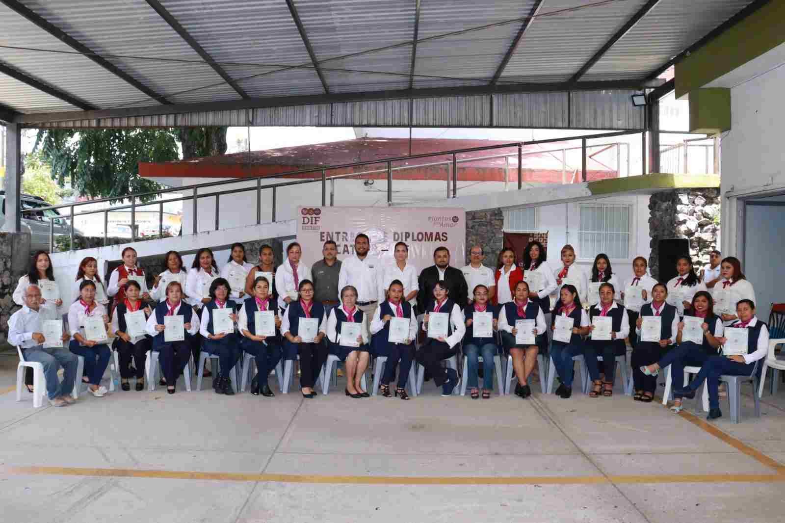 ENTREGAN ICATVER Y AUTORIDADES RECONOCIMIENTO A 40 FORTINENSES