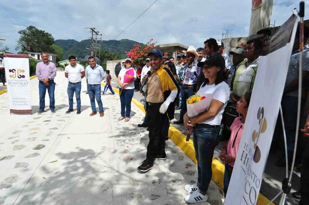 INAUGURAN PAVIMENTACIÓN EN LA RAYA
