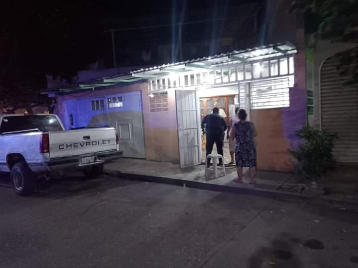 ASESINAN A MUJER DENTRO DE FONDA