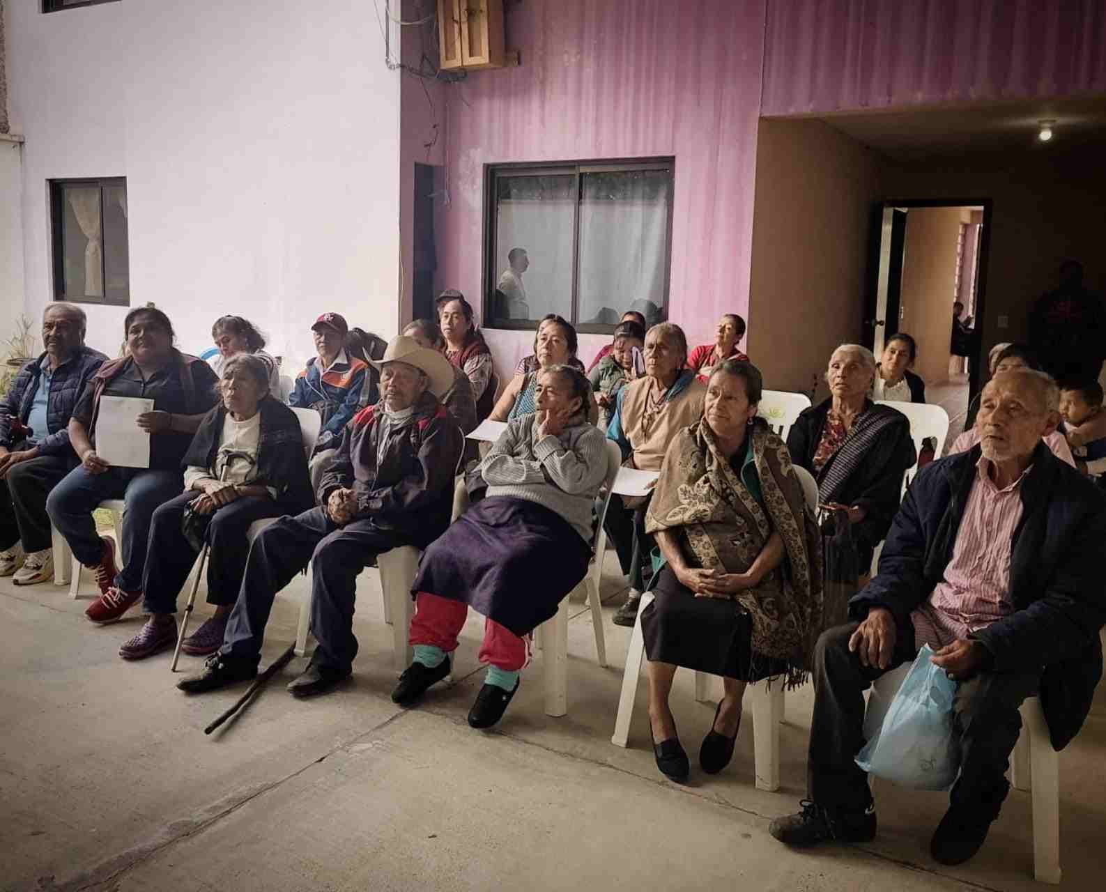 ENTREGAN APARATOS FUNCIONALES EN CALCAHUALCO