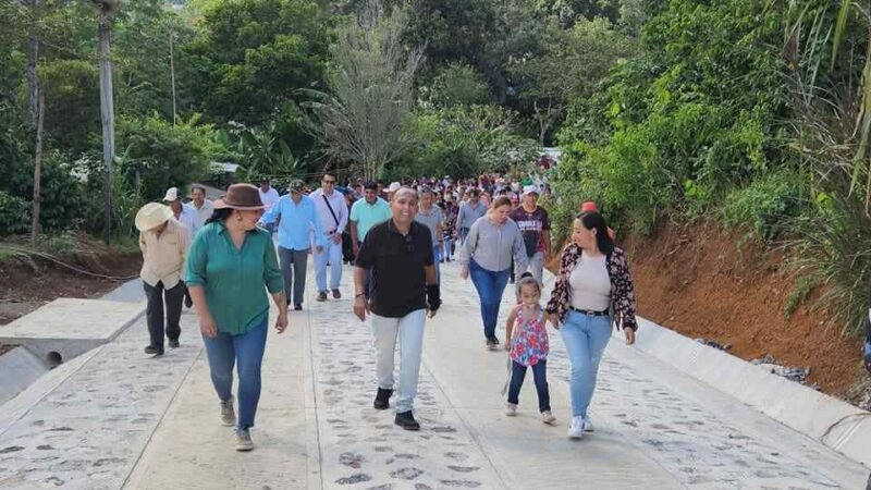 INAUGURAN CAMINO EN MESA DEL RANCHO