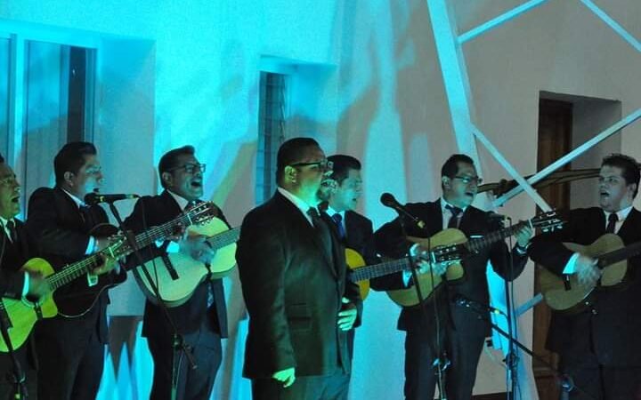 SE PRESENTA RONDALLA ROMÁNTICA ILUSIÓN EN DOMINGOS CULTURALES