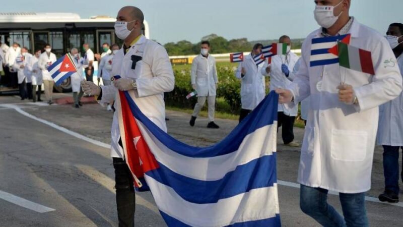 IMSS AMPLIARÁ POR UN AÑO CONVENIO PARA RECIBIR MÉDICOS DE CUBA