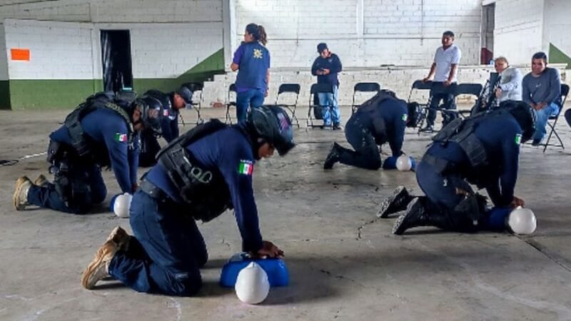CAPACITAN A POLICÍAS EN PRIMEROS AUXILIOS