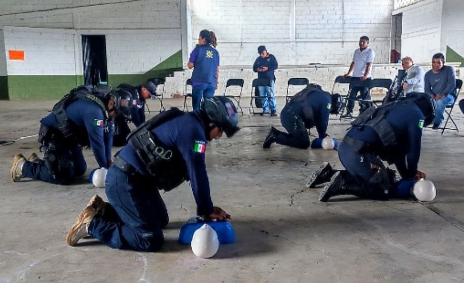CAPACITAN A POLICÍAS EN PRIMEROS AUXILIOS