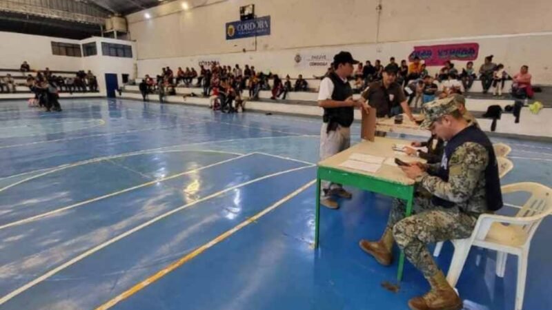 INTERVIENEN A 250 INDOCUMENTADOS