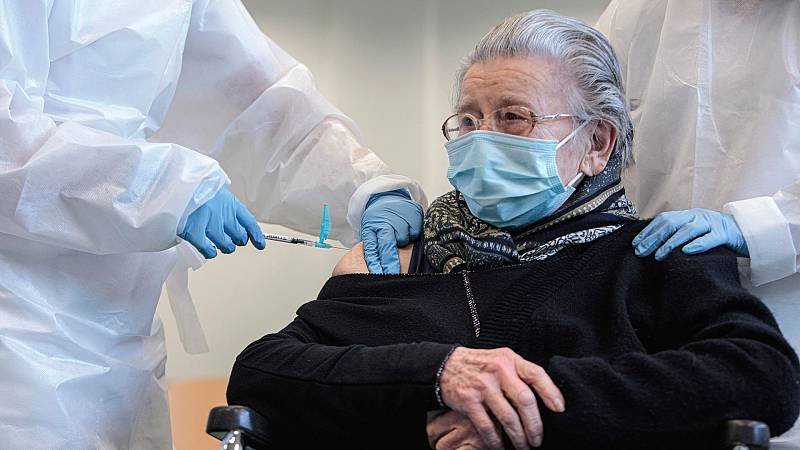 GRUPOS DE RIESGO DEBEN VACUNARSE CONTRA COVID-19: OMS