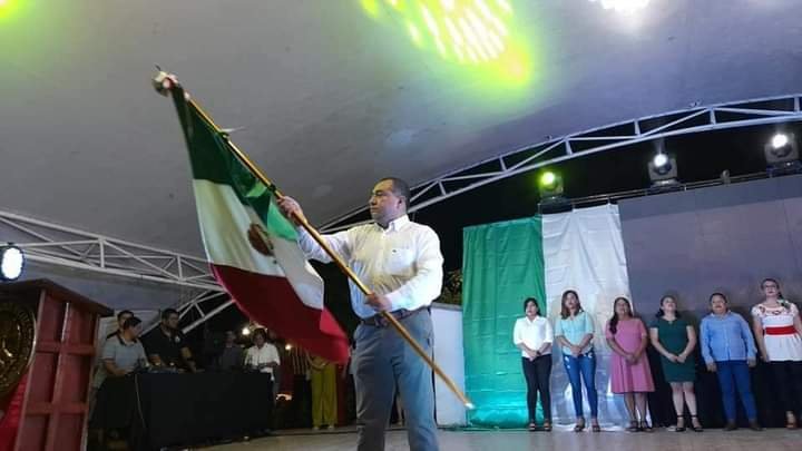 LE ROBAN A ALCALDE MIENTRAS DABA EL GRITO