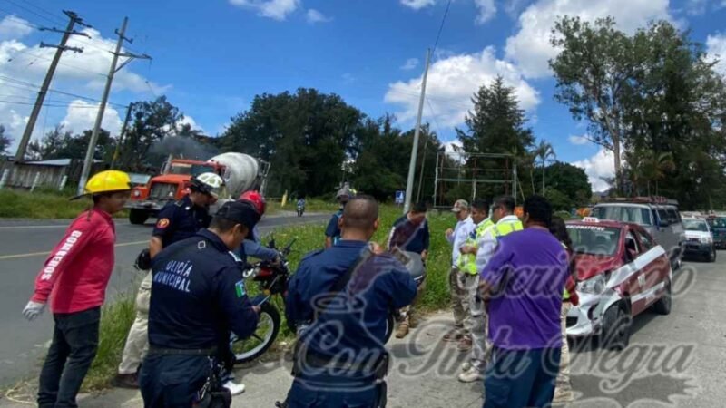 CHOCA EBRIO MOTOCICLISTA CONTRA TAXI