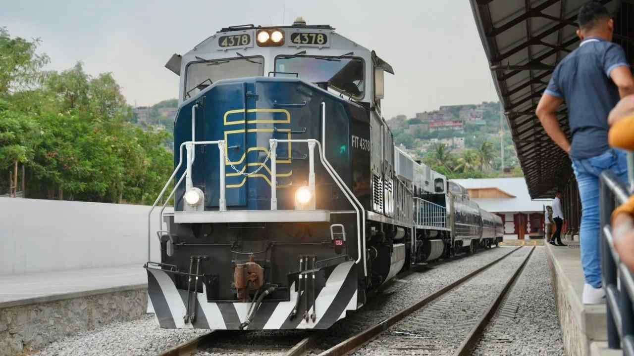 ¡HISTÓRICO! CON TREN INTEROCEÁNICO EL PRESIDENTE ESTÁ REESCRIBIENDO EL RUMBO Y FUTURO DEL SURESTE: GÓMEZ CAZARÍN