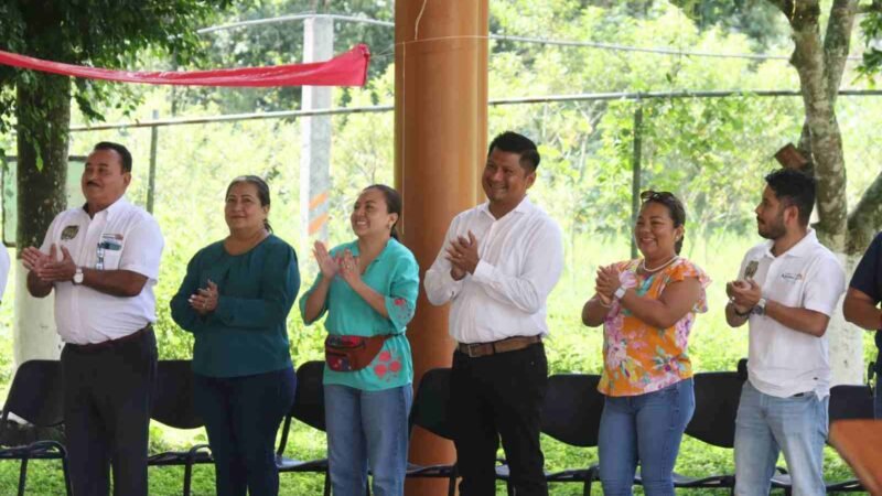 ENTREGA CARLOS VENTURA DE LA PAZ CISTERNA A ALUMNOS DE TELEBACHILLERATO DE MANZANILLO