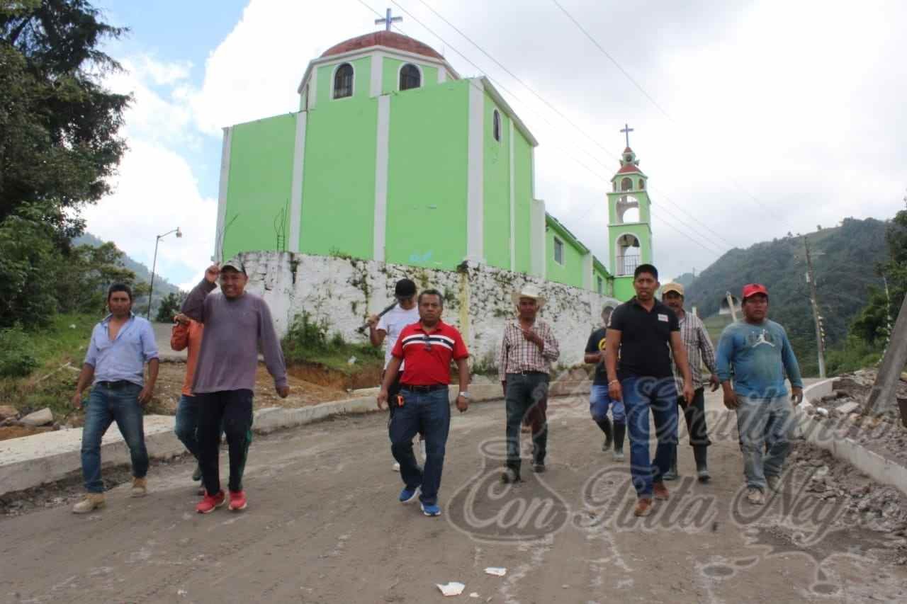 SUPERVISA ALCALDE CARRETERA DE COCALZINGO
