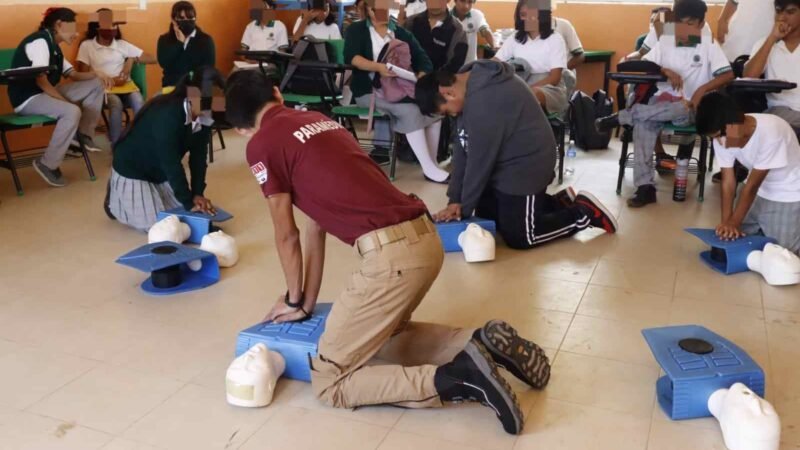 IMPARTEN PARAMÉDICOS DE LA UNIDAD MÉDICA MUNICIPAL DIF CURSO EN ESCUELA
