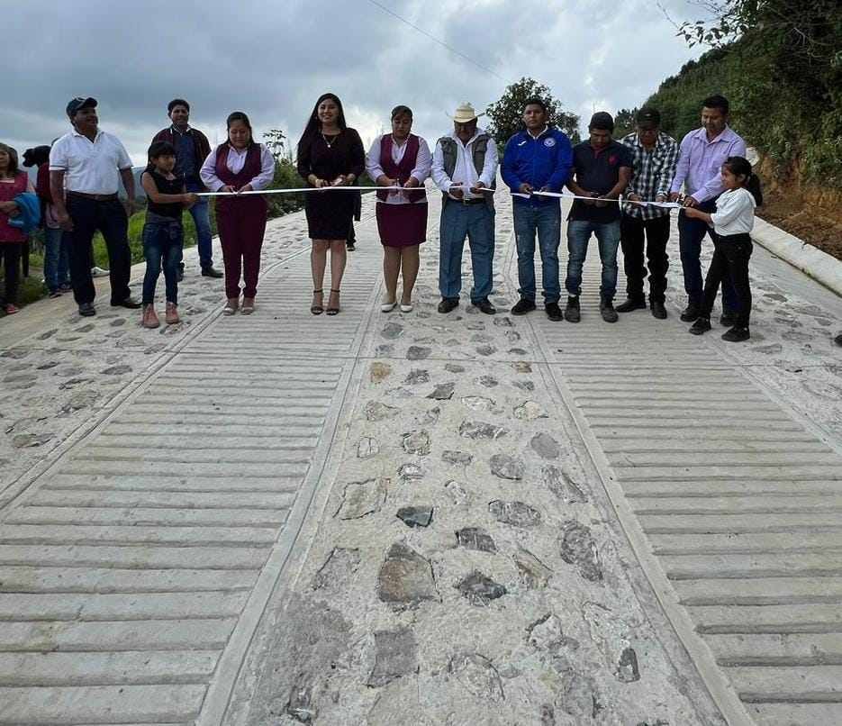 INAUGURAN CARRETERA EN SAN JOSÉ XAMATICPAC