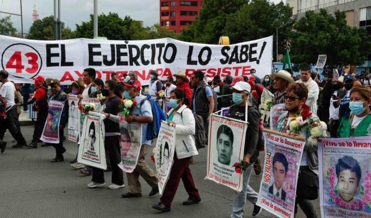 GOBIERNO OCULTA INFORMACIÓN SOBRE CASO AYOTZINAPA: PADRES DE LOS 43