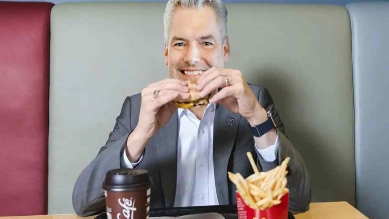 ESCÁNDALO EN AUSTRIA: EL CANCILLER DICE QUE LOS NIÑOS POBRES PUEDEN ALIMENTARSE EN MCDONALD’S