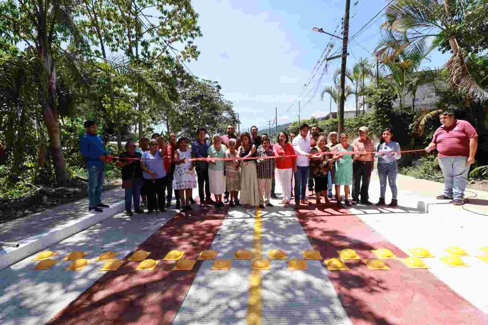 MEJORAN VIALIDADES EN MONTE SALAS