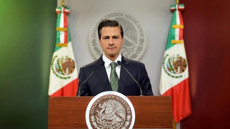 PADRES DE NORMALISTAS DE AYOTZINAPA PIDEN INVESTIGAR A PEÑA NIETO