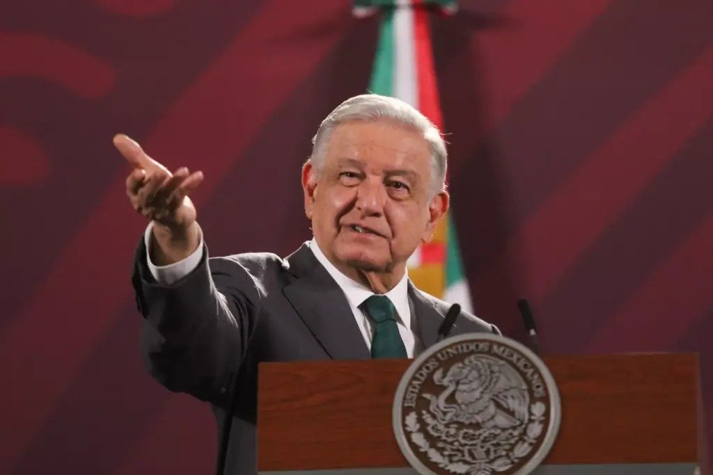 NO SE NOS SUBIÓ EL PODER, NO HEMOS PERDIDO EL PISO: AMLO