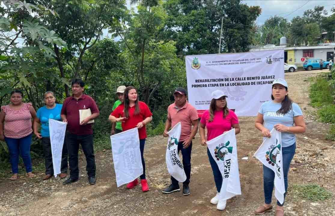 ALCALDESA DE IXHUATLÁN PONE EN MARCHA 3 OBRAS CARRETERAS