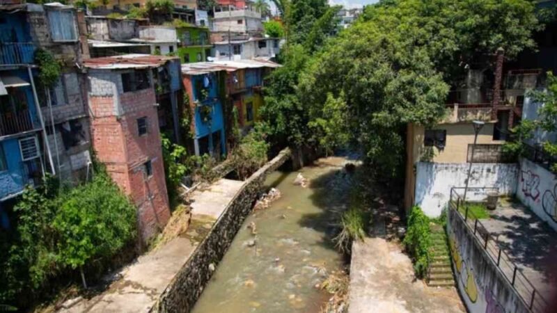 16 FAMILIAS DE CÓRDOBA, EN PELIGRO POR DESLAVE