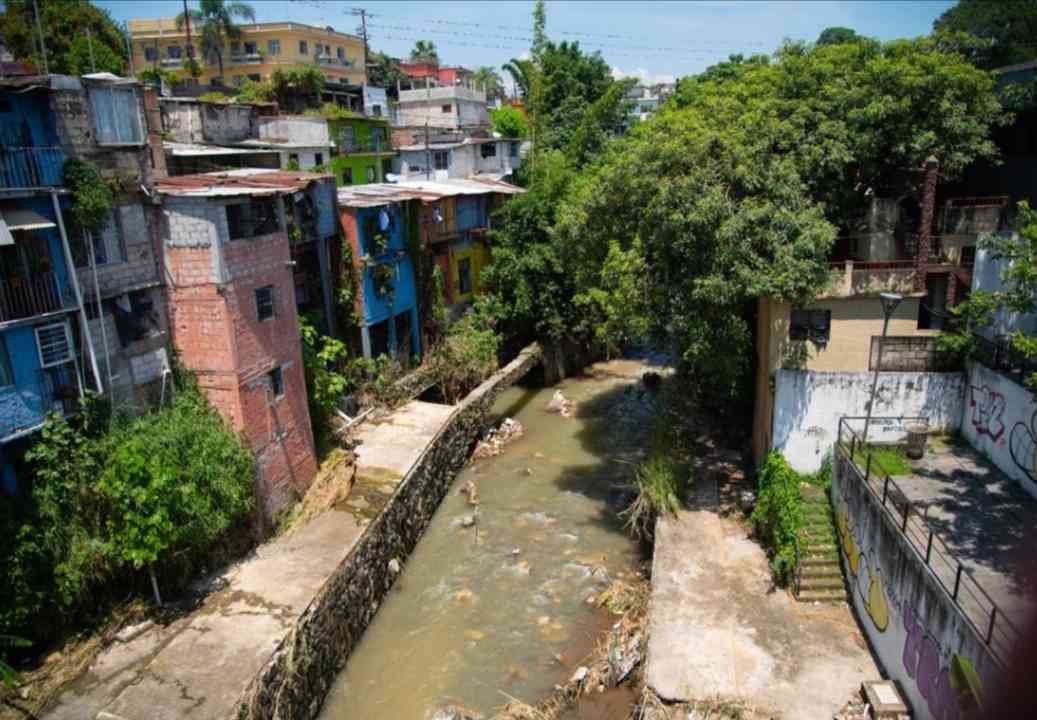 16 FAMILIAS DE CÓRDOBA, EN PELIGRO POR DESLAVE