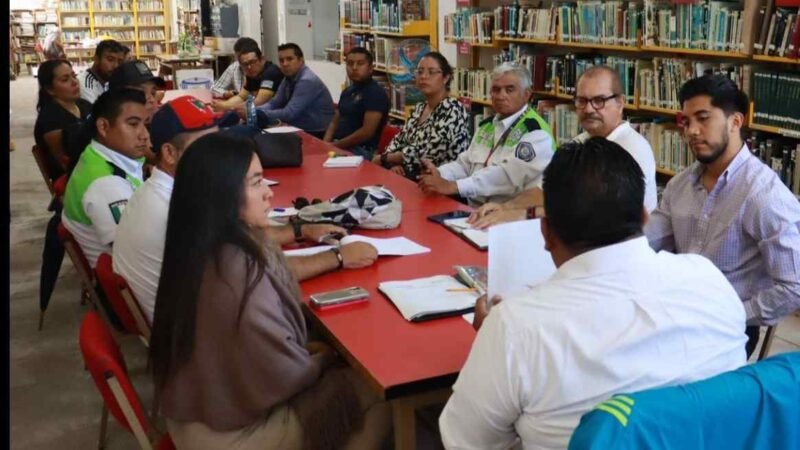 ALISTAN DESFILE CÍVICO AUTORIDADES MUNICIPALES Y EDUCATIVAS