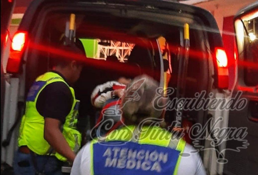 JOVEN SE LANZA A BARRANCO