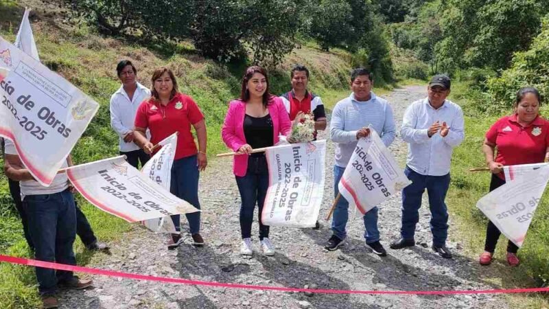 DAN BANDERAZO EN AHUATEPEC