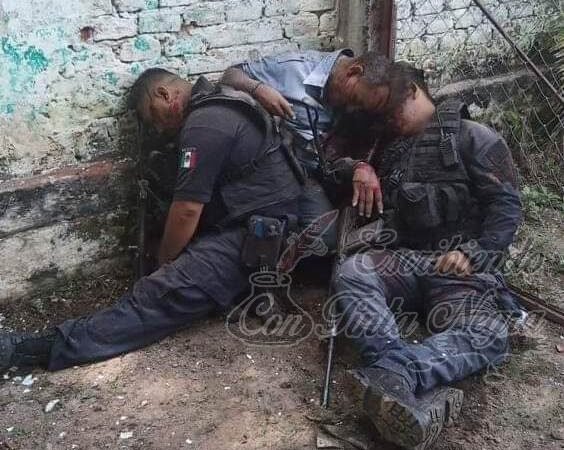 EMBOSCAN A POLICÍAS; HAY 13 MUERTOS