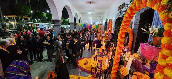 MONTAN ALTARES DE VIDA Y MUERTE EN HUATUSCO