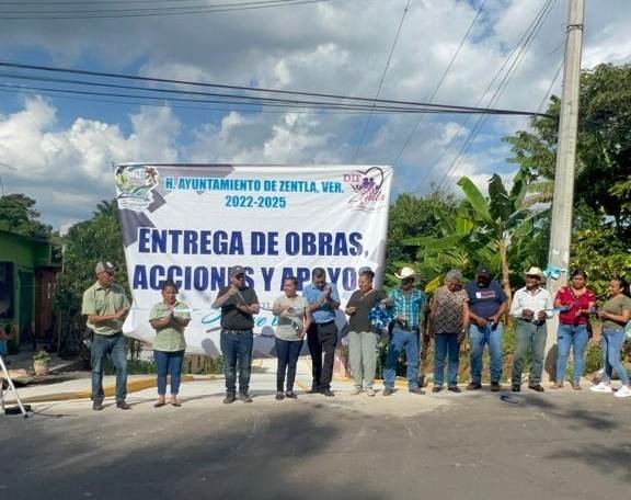 INAUGURA RAFAEL LÓPEZ PAVIMENTACIÓN