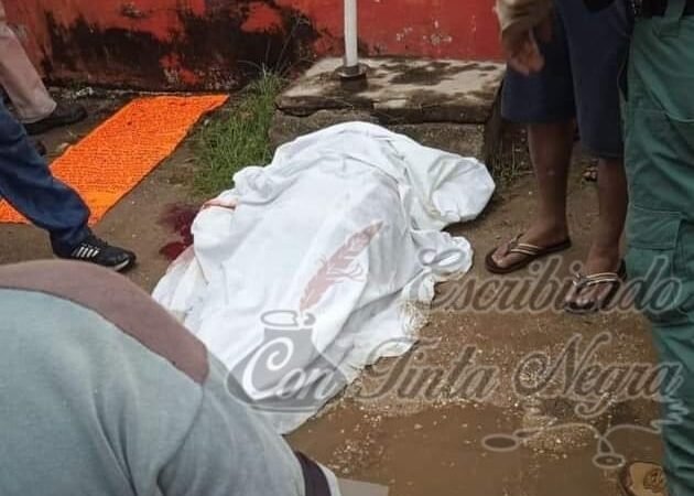 EJECUTAN A TAXISTA; LE DEJAN NARCO MENSAJE