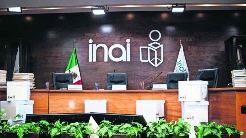 LÓPEZ OBRADOR LAMENTA EXISTENCIA DEL INAI