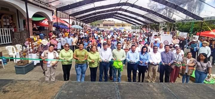 CELEBRAN TIANGUIS AGROPECUARIO EN CHOCAMÁN