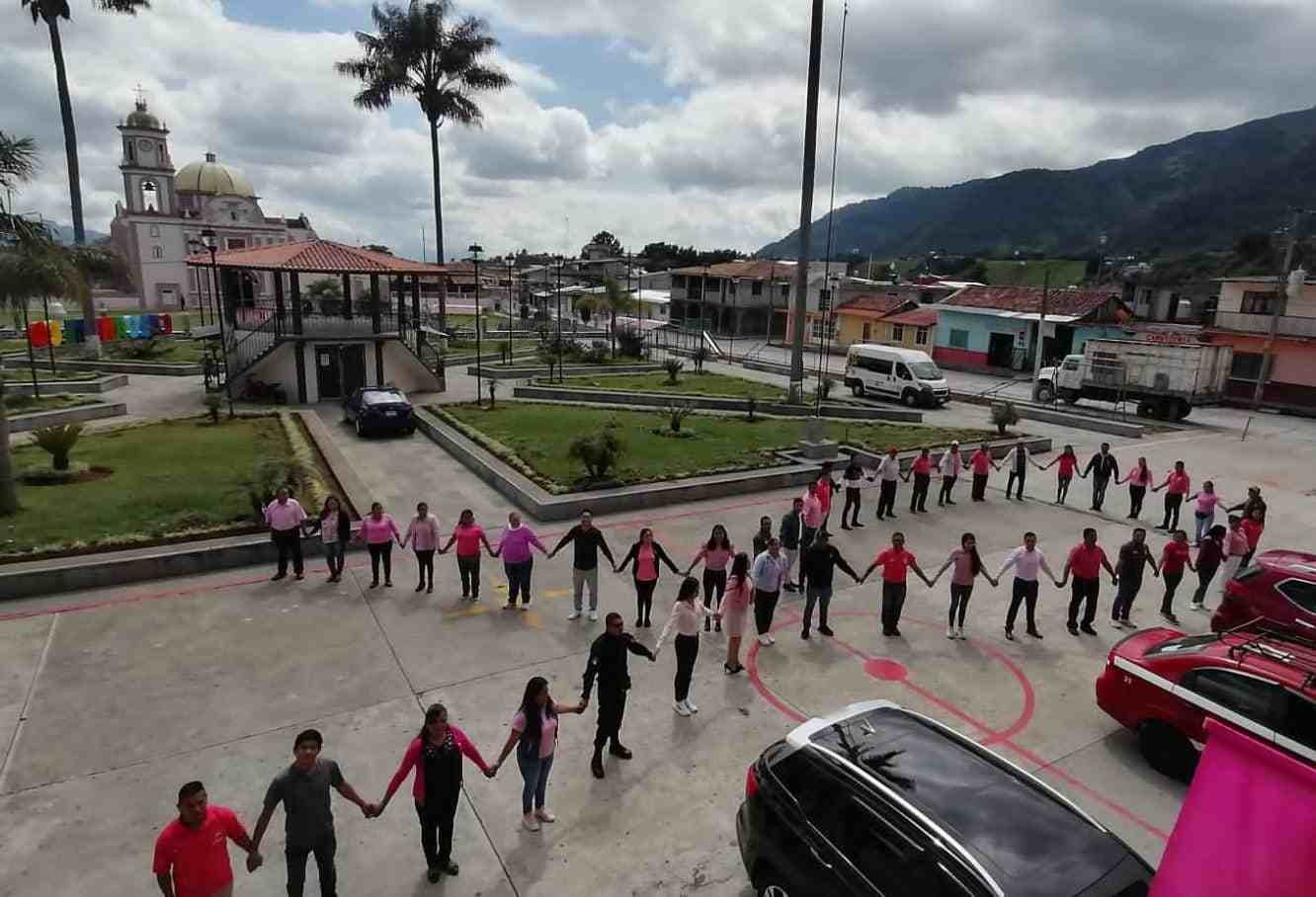 CONMEMORAN LUCHA CONTRA EL CÁNCER DE MAMA
