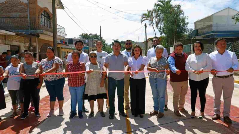 INAUGURA GERARDO ROSALES VICTORIA PAVIMENTACIONES EN COLONIAS Y COMUNIDADES