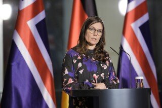 MUJERES DE ISLANDIA HACEN HUELGA PARA EXIGIR IGUALDAD SALARIAL