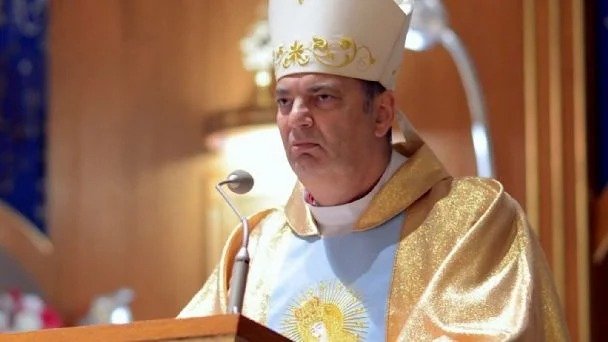PAPA FRANCISCO ACEPTA RENUNCIA DE OBISPO POLACO POR UNA ORGÍA GAY