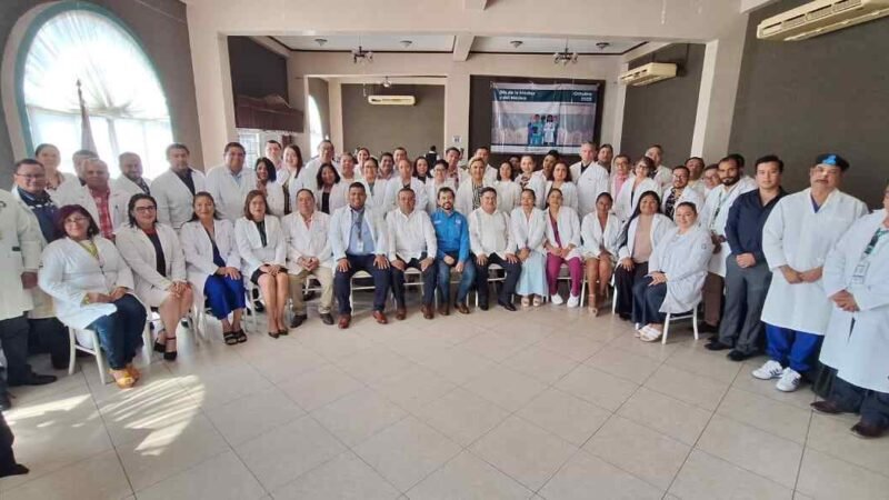 RECONOCE IMSS A MÉDICOS