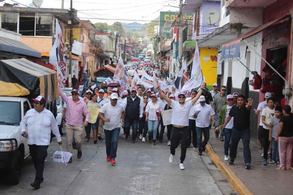 ARROPAN EN HUATUSCO A ERIC CISNEROS