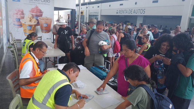 SE HAN EVACUADO 387 TURISTAS A TRAVÉS DE PUENTE AÉREO EN ACAPULCO
