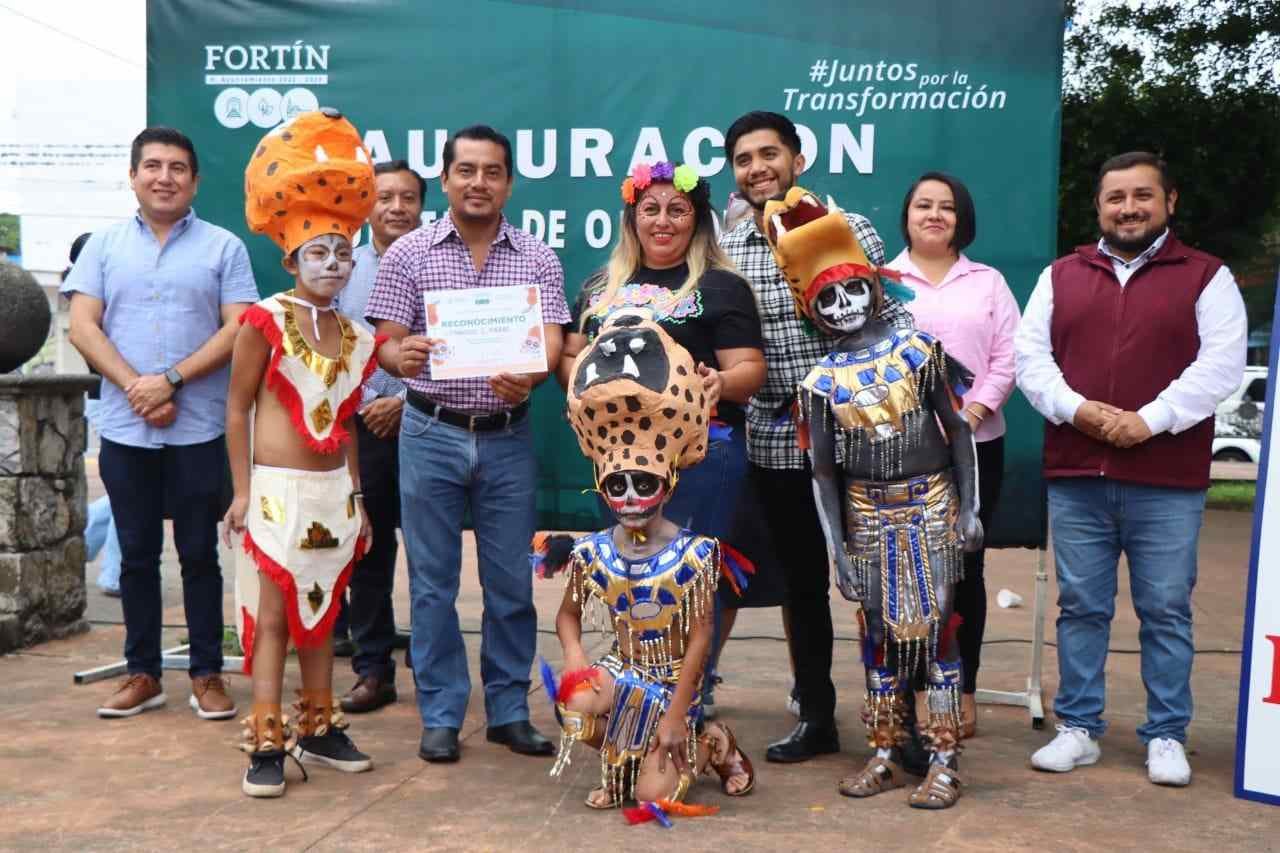 INAUGURA ALCALDE DE FORTÍN MUESTRA DE ALTARES