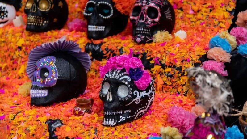 ESCUELAS COLOCAN ALTARES DE DÍA DE MUERTOS EN CÓRDOBA