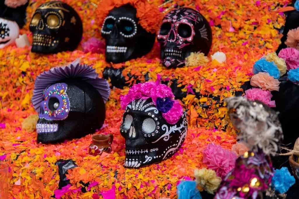 ESCUELAS COLOCAN ALTARES DE DÍA DE MUERTOS EN CÓRDOBA