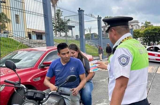TRÁNSITO BUSCA CONCIENTIZAR A MOTOCICLISTAS SOBRE USO DE CASCO