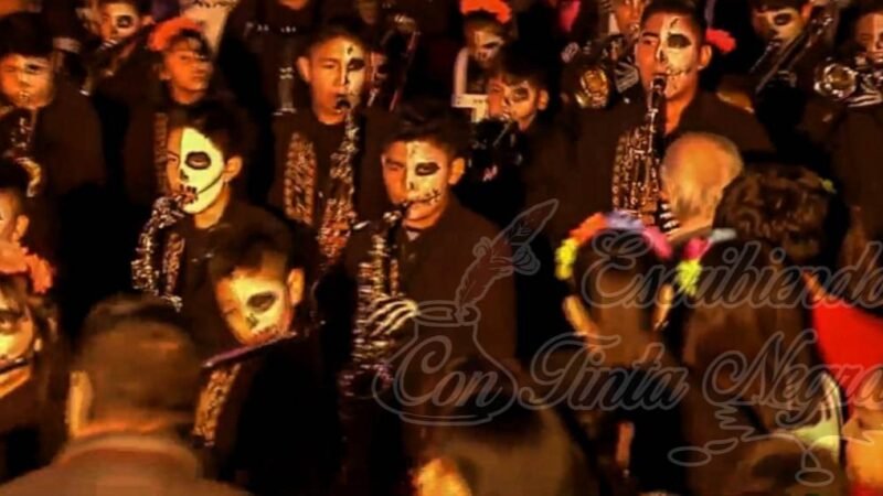 ÁGUILAS DORADAS DE ALPATLÁHUAC, PRESENTES EN “GRAN DESFILE DE CATRINAS NEÓN”