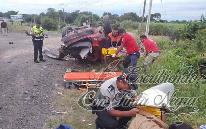 VUELCA AUTO; HAY TRES LESIONADOS