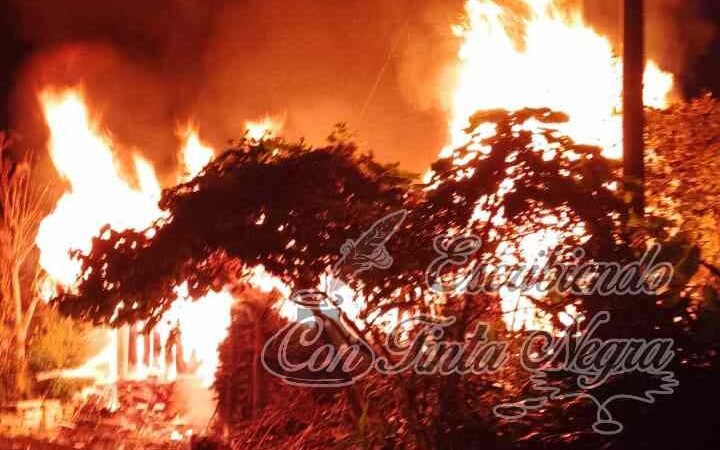 SE INCENDIA VIVIENDA EN CALCAHUALCO