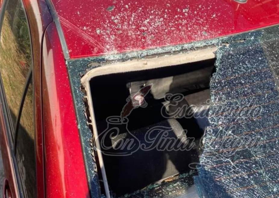 VANDALIZAN AUTO DE ACTIVISTA DE HUATUSCO